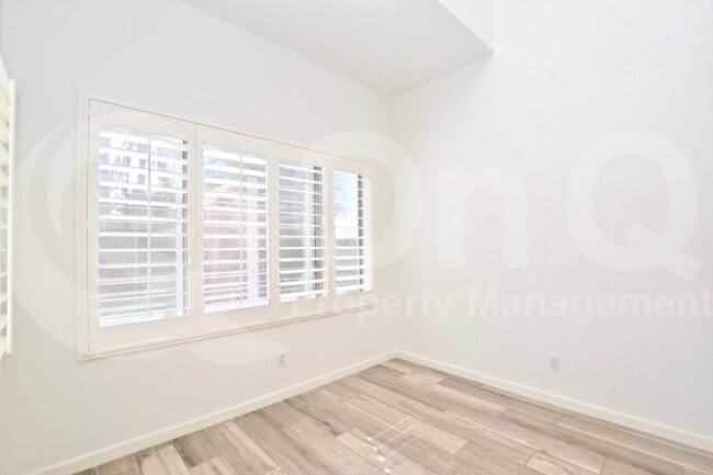 Foto del edificio - 6629 W Rose Garden Ln