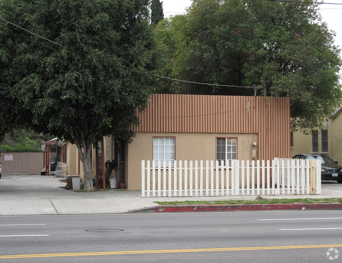 Primary Photo - 13858 Sherman Way