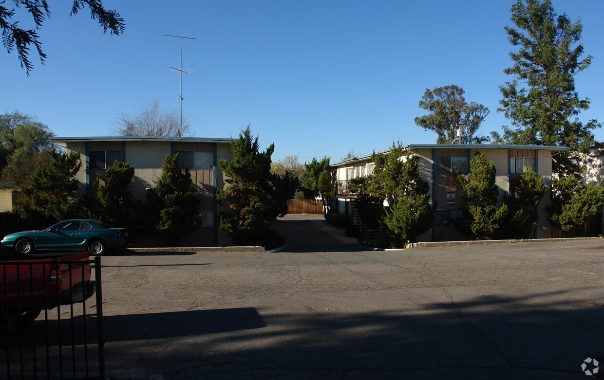 Primary Photo - 825-829 B St