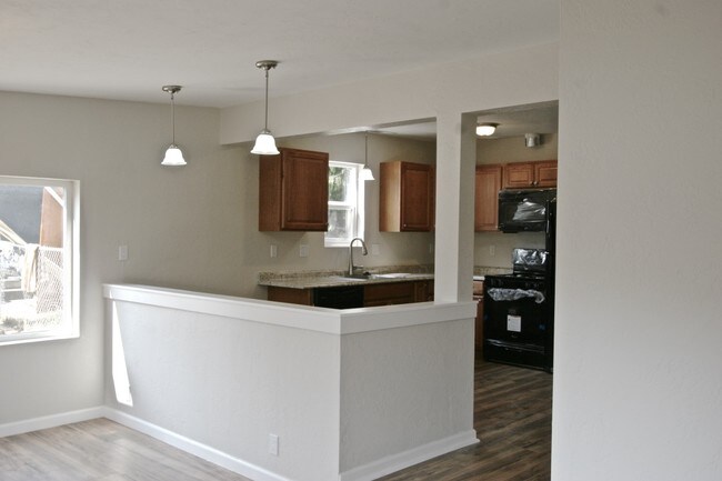 Building Photo - 207 Emma Ave
