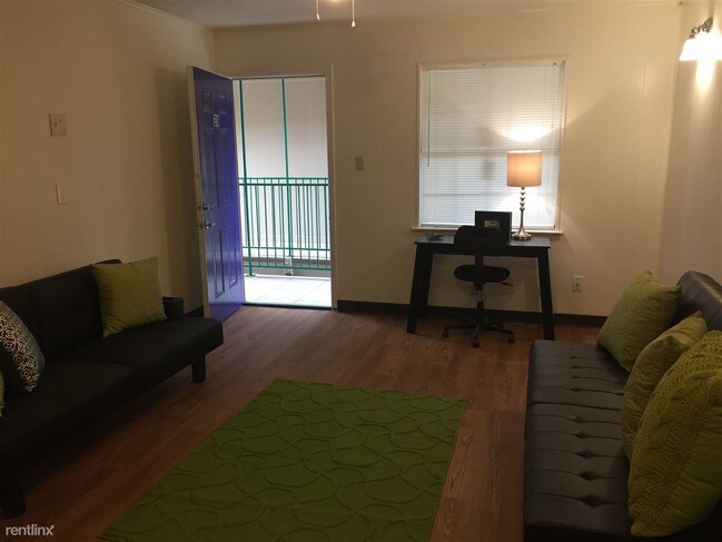 Foto del edificio - 2 br, 1 bath Apartment - University Manor