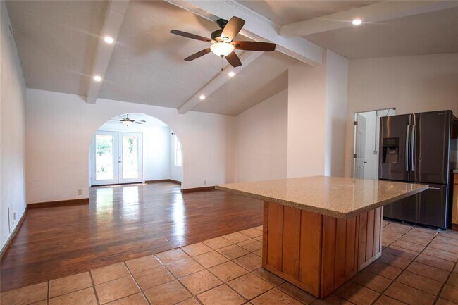 Building Photo - 5700 Glenhollow Path