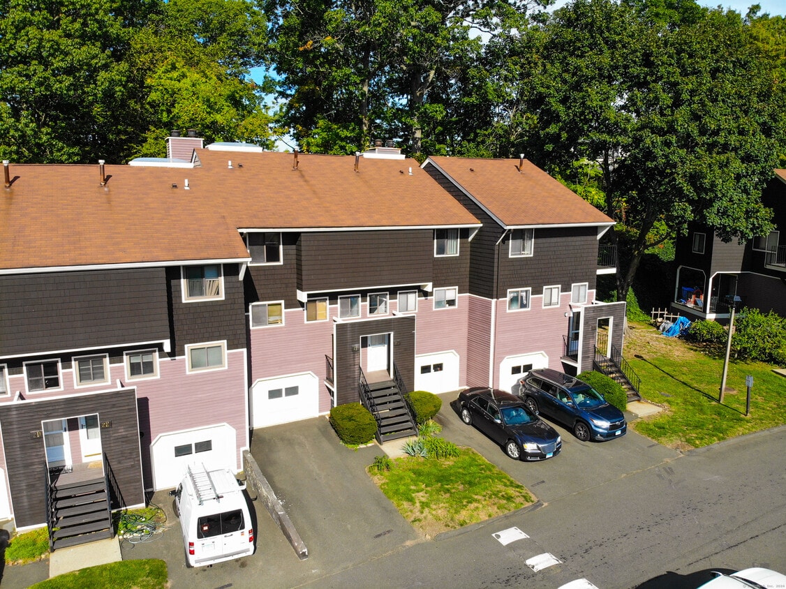Primary Photo - 2 Stonegate Cir