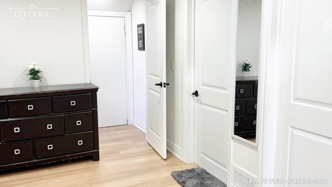 Photo du bâtiment - 402 Upper Paradise Rd