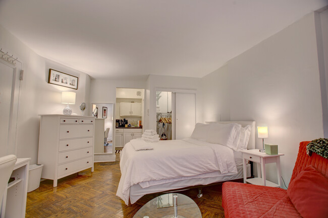 Studio - 64 W 82nd St