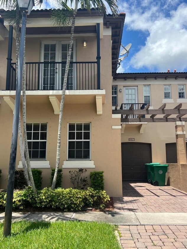 Foto principal - 8657 Blaze Ct