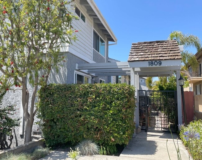 Foto del edificio - Updated 2 bedroom split level townhome