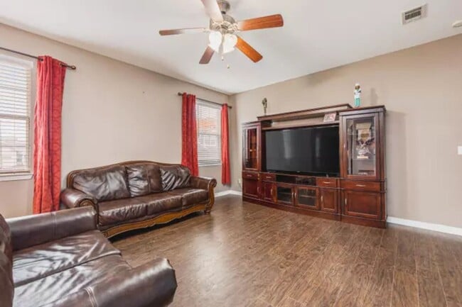 Building Photo - 414 Peoria Blvd