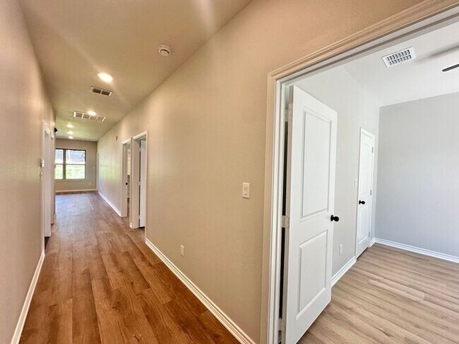 Foto del edificio - Tour Today! New Construction 4 Bed 2 Bath ...