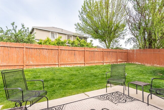Foto del edificio - Large 4 Bedroom 2.5 Bathroom Pet Friendly ...