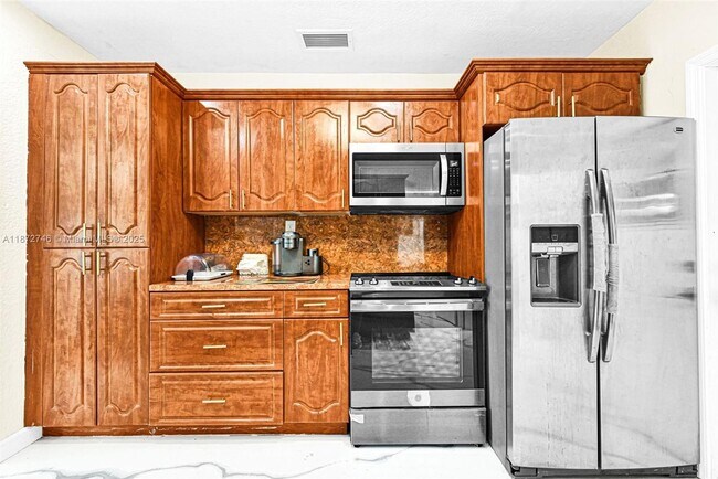 Foto del edificio - 6840 SW 26th Ct