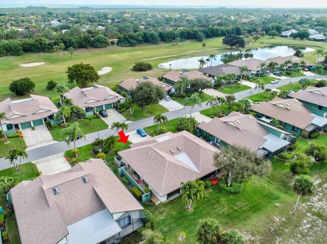 Foto del edificio - 6835 SE Bunker Hill Dr