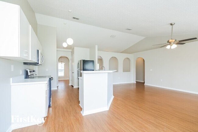 Building Photo - 737 Cockatoo Ct