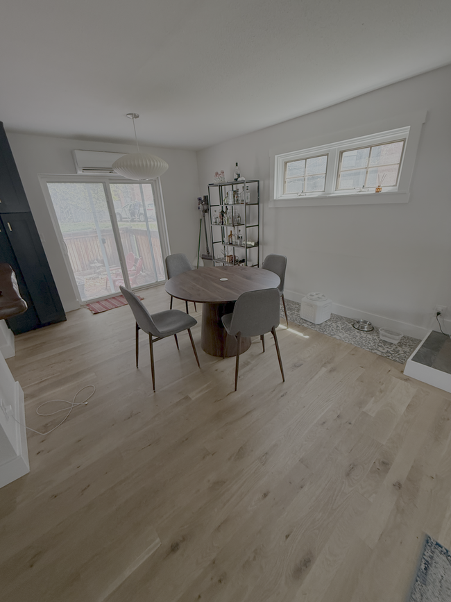 kitchen table - 4626 MacArthur Ln