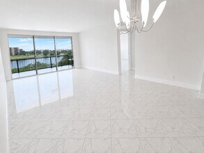 Building Photo - 7076 Huntington Ln