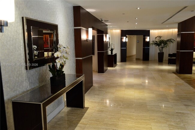 Foto del edificio - 2451 Brickell Ave