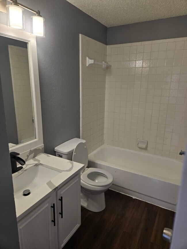 Foto del edificio - 5111 Welbeck Ct