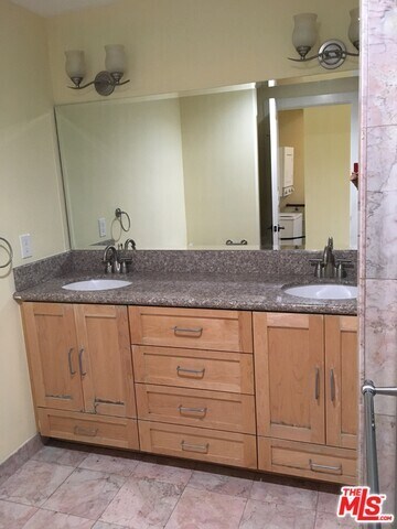 Foto del edificio - 11469 Moorpark St