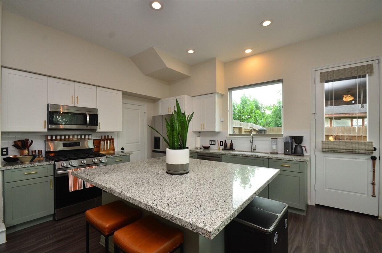 Foto principal - 6708 Arapahoe St