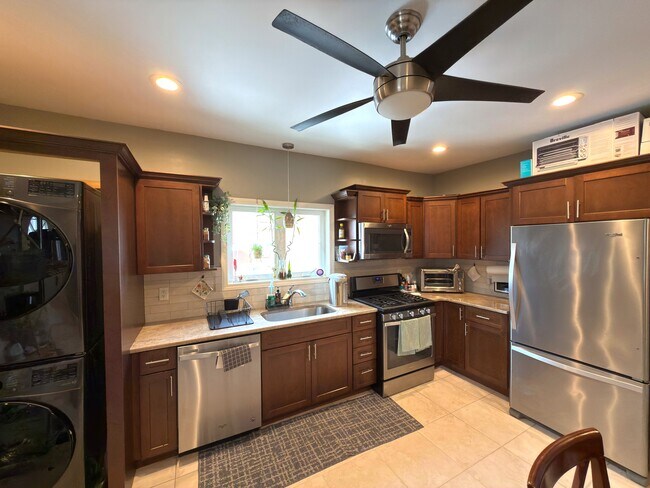 Foto del edificio - 9 Amaranth Ave