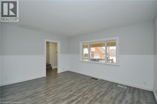 Building Photo - 44 Martin St