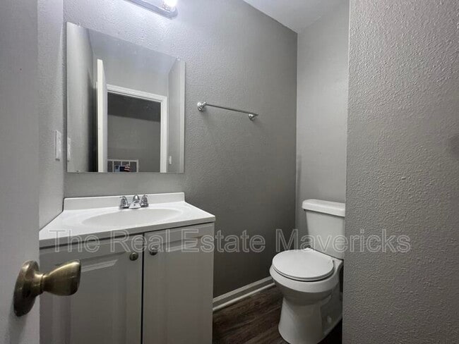 Foto del edificio - 5056 Shoals Ln