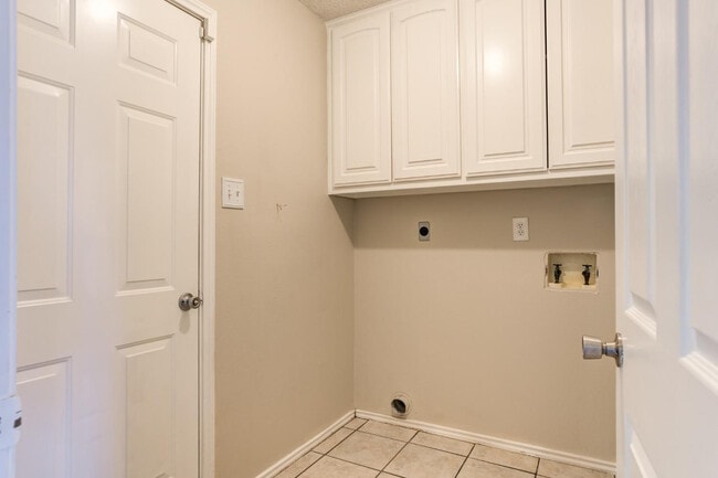 Building Photo - 6113 6th St