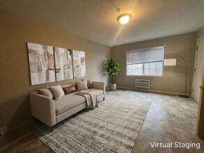 Building Photo - 200 Golf View Dr