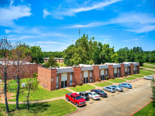 Building Photo - Cedar Oaks