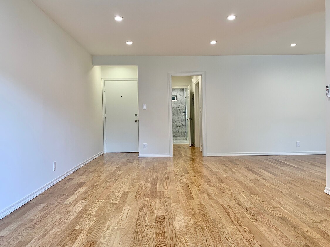 Foto principal - 1425 N Harper Ave