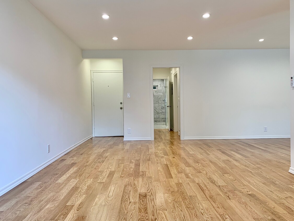 Primary Photo - 1425 N Harper Ave