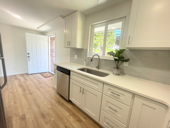 Fully remodeled kitchen with stainless steel appliances - 1610 Porter Way