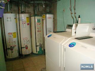 Laundry & Utility Room - 427-429 Hamilton St