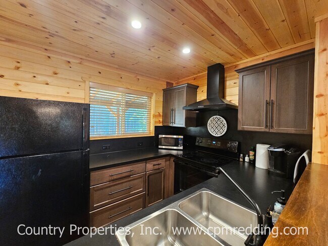 Foto del edificio - Country Living with 4 Bedrooms plus an Office!