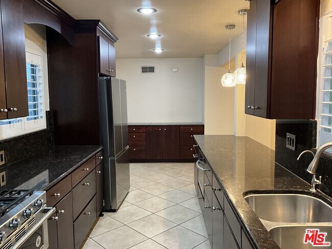 Foto del edificio - 2963 Glencrest St