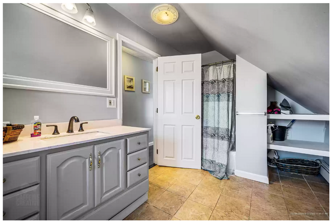 bathroom - 7 C St