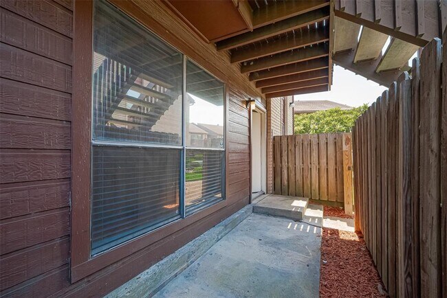 Building Photo - 12905 Woodforest Blvd