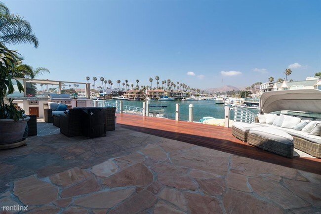 Foto del edificio - 4 br, 3 bath House - 1325 Beachmont St