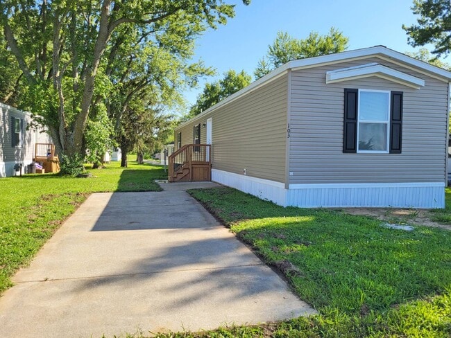 Building Photo - 2404 N 8th St