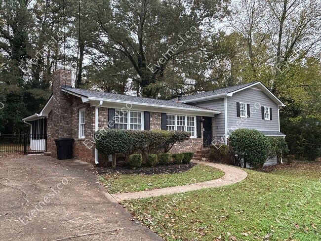 Building Photo - 3110 Randall Dr