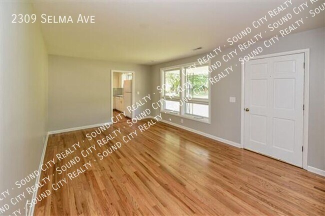 Building Photo - 2309 Selma Ave