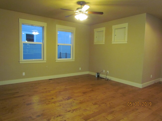 Foto del edificio - 3 Bedroom 2.5 bath Home in SE Boise.  Clos...