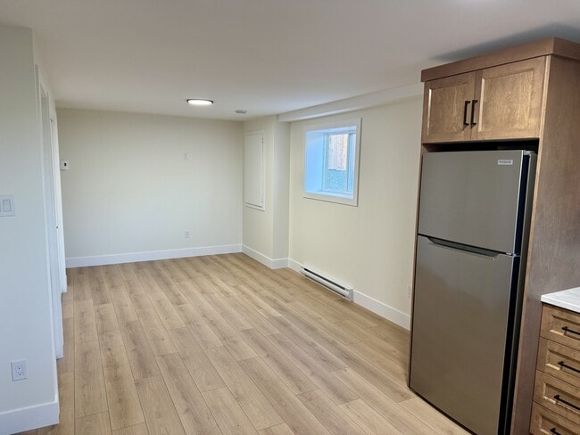 Building Photo - 18 Kemble Ave