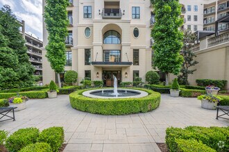 Building Photo - 92 West Paces