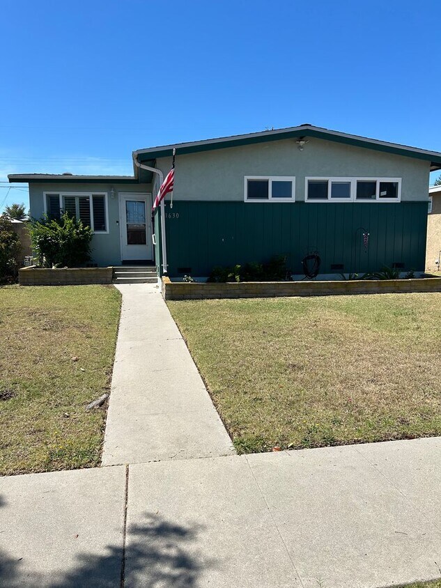 Foto principal - Beautiful 3 Bedroom 2 Bath !!