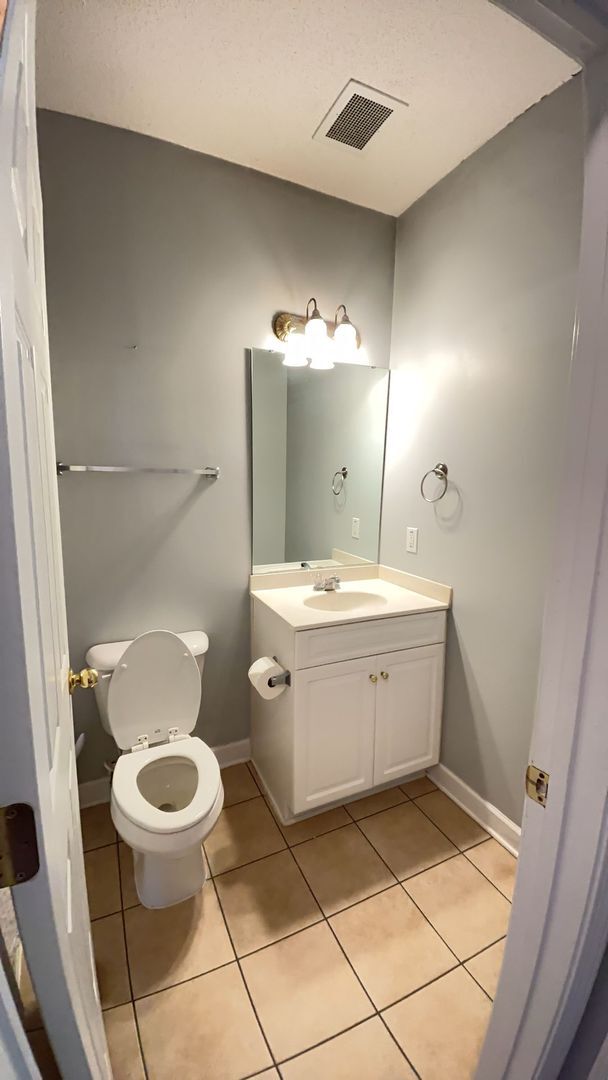 Foto del edificio - Beautiful unfurnished 2 bedroom/2 bath condo in Heatherstone at Berkshire