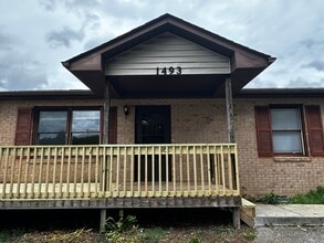 Building Photo - 1493 Sandy Cir
