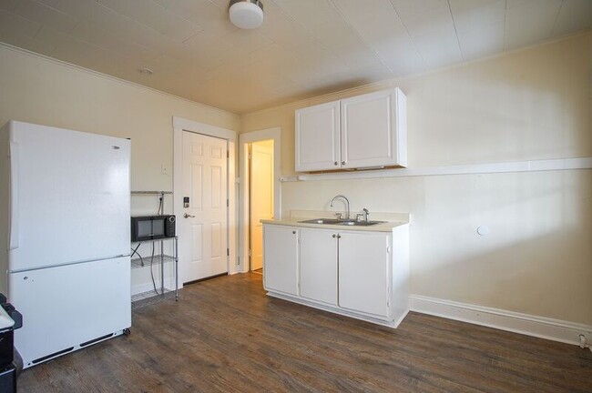 Photo - 70 Maple St Apartment