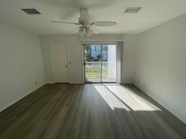 Building Photo - 1121 Beachview Dr