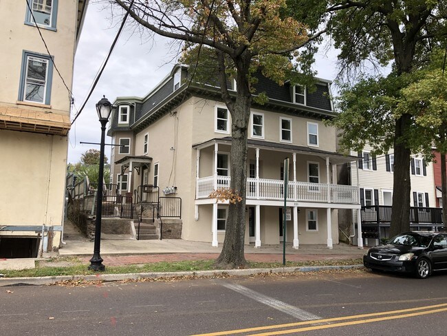 Building Photo - 215 High St